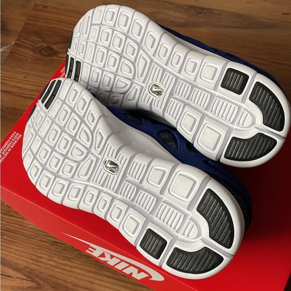 Nike Free Run Runners - Picture 2 of 3